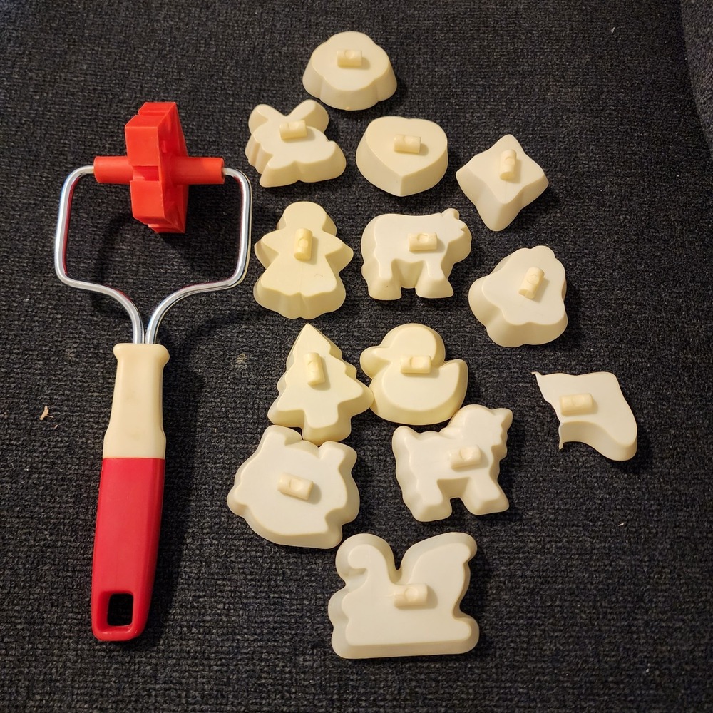 Vintage 1984 Rowoco Rolling Snap-on Cookie Cutter w/12‎ Shapes